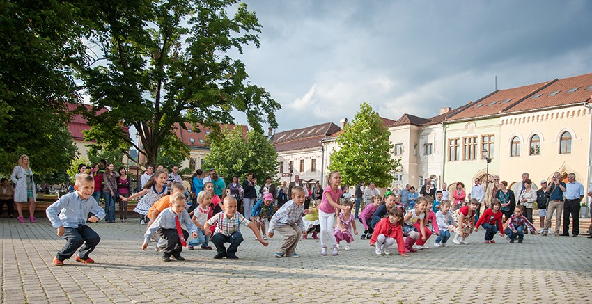 dans copii in Piata Millenium - iul.2013